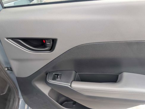 Used 2025 Subaru Crosstrek 2.0i Premium image 25