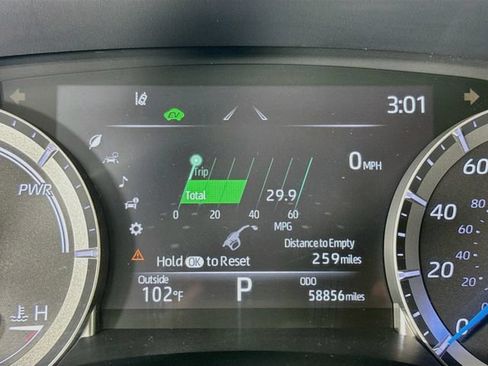 Used 2022 Toyota Highlander XLE FWD image 12