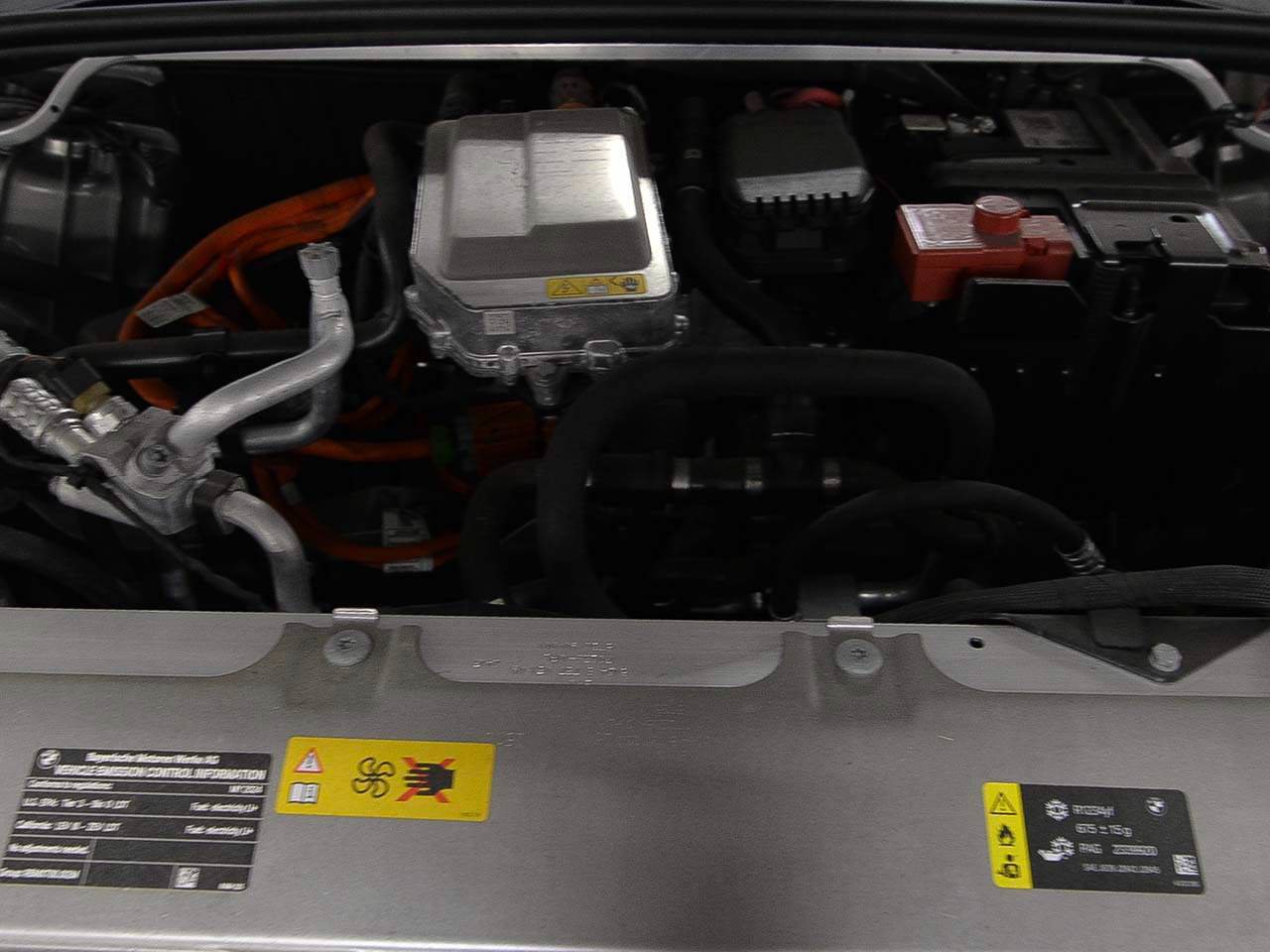 Used 2024 BMW iX xDrive50 w/ Premium Package AWD/4WD image 17