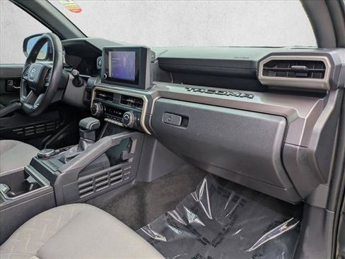 Certified 2025 Toyota Tacoma SR5 AWD/4WD image 20