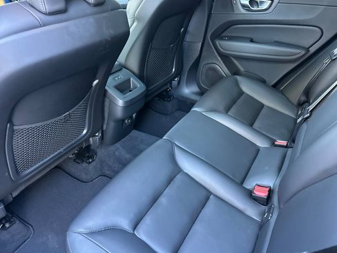 Used 2025 Volvo XC60 B5 Core image 15