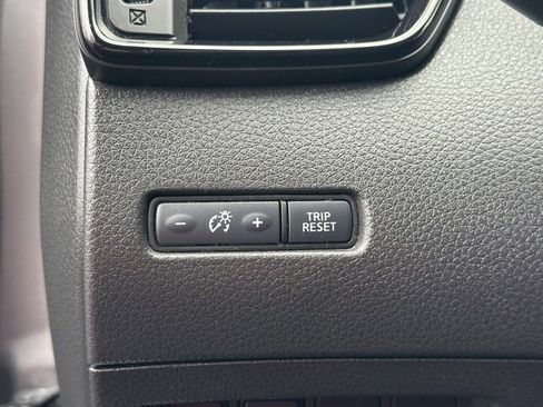 Used 2020 Nissan Rogue Sport S image 25