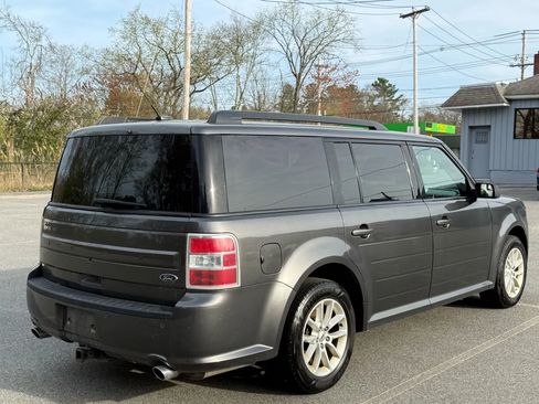 Used 2018 Ford Flex SE image 9