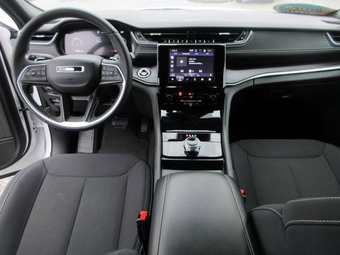 Used 2024 Jeep Grand Cherokee Laredo X w/ Luxury Tech Group I image 11