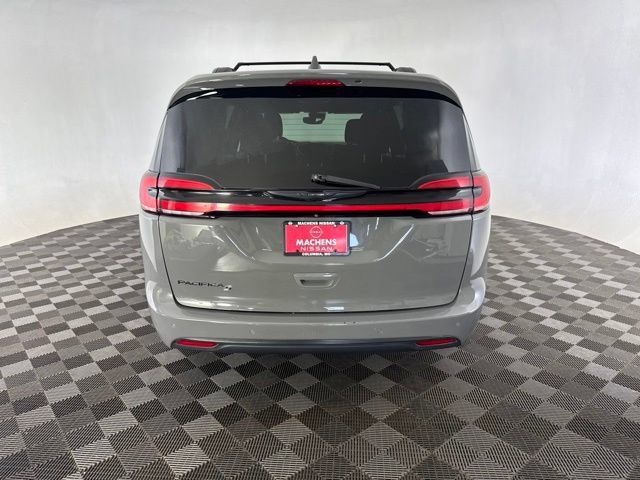 Used 2021 Chrysler Pacifica Touring w/ S Appearance Package FWD image 6