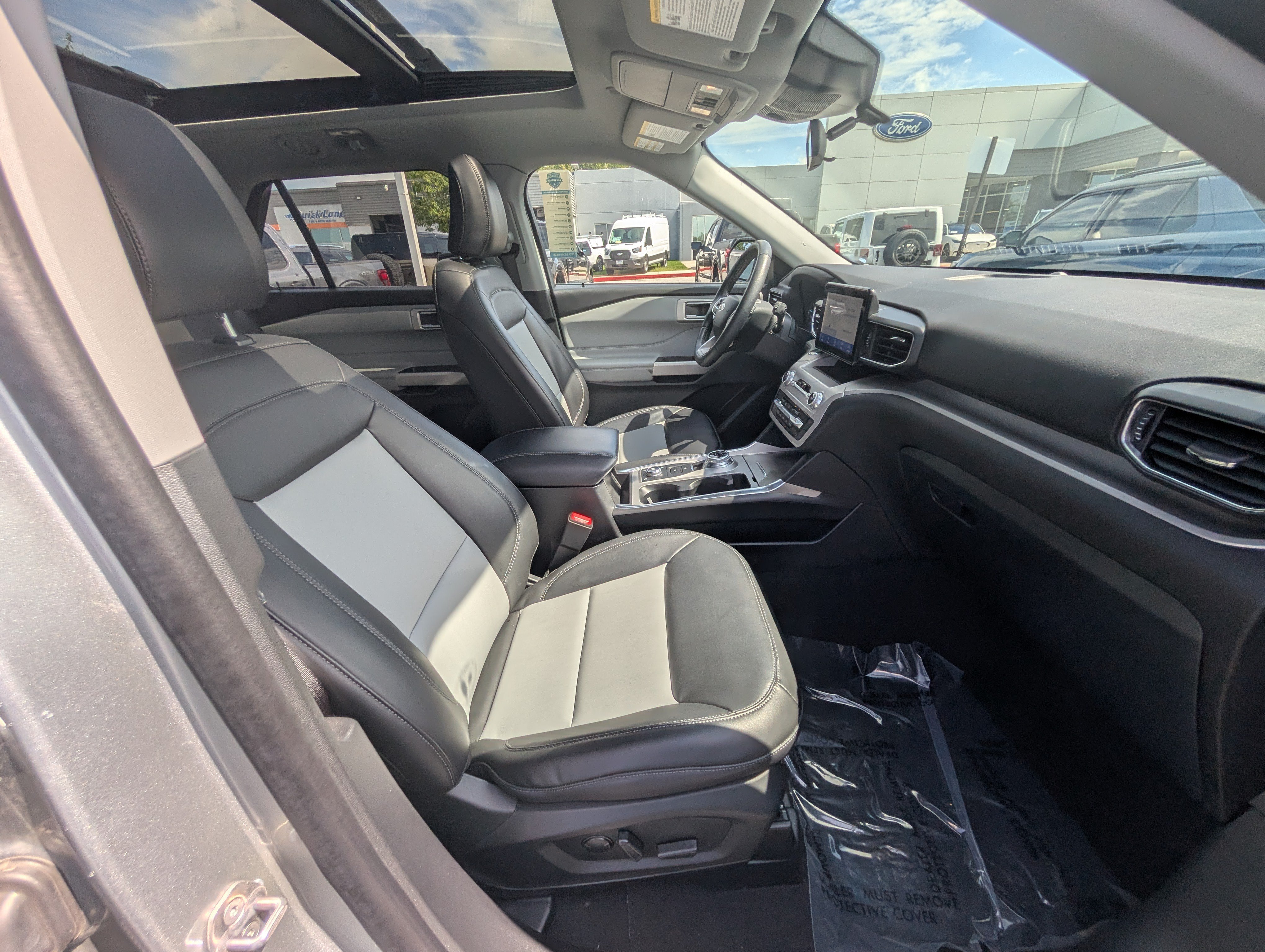 Certified 2024 Ford Explorer XLT w/ Equipment Group 202A AWD/4WD image 12