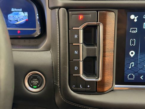 Used 2024 GMC Yukon Denali Ultimate AWD/4WD image 15