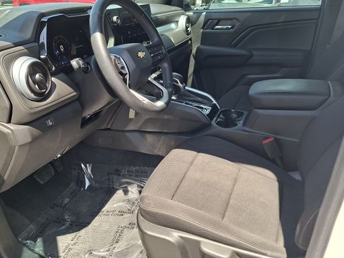 Used 2024 Chevrolet Colorado LT RWD image 9