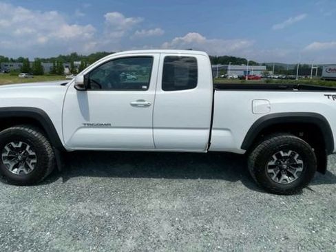 Certified 2017 Toyota Tacoma TRD Off-Road w/ Tow Package AWD/4WD image 5