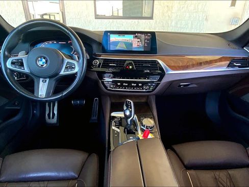 Used 2020 BMW M550i xDrive M550i xDrive w/ Dynamic Handling Package image 16
