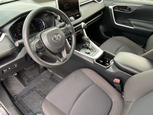 Certified 2025 Toyota RAV4 LE image 25