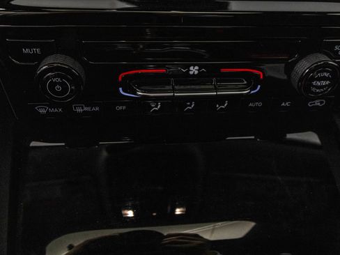 Used 2023 Jeep Grand Cherokee Laredo X image 27