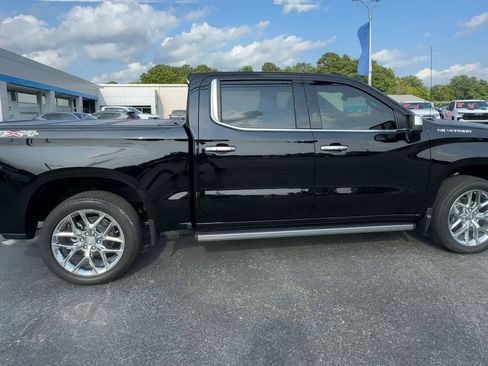 Certified 2024 Chevrolet Silverado 1500 LTZ w/ LTZ Premium Package AWD/4WD image 9