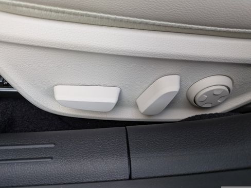 New 2026 Genesis G70 2.5T image 17