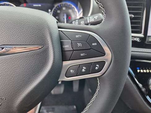 New 2026 Chrysler Pacifica Select FWD image 27