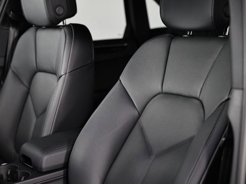 New 2026 Porsche Macan S image 24