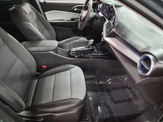Used 2025 Chevrolet Trax LT FWD image 27