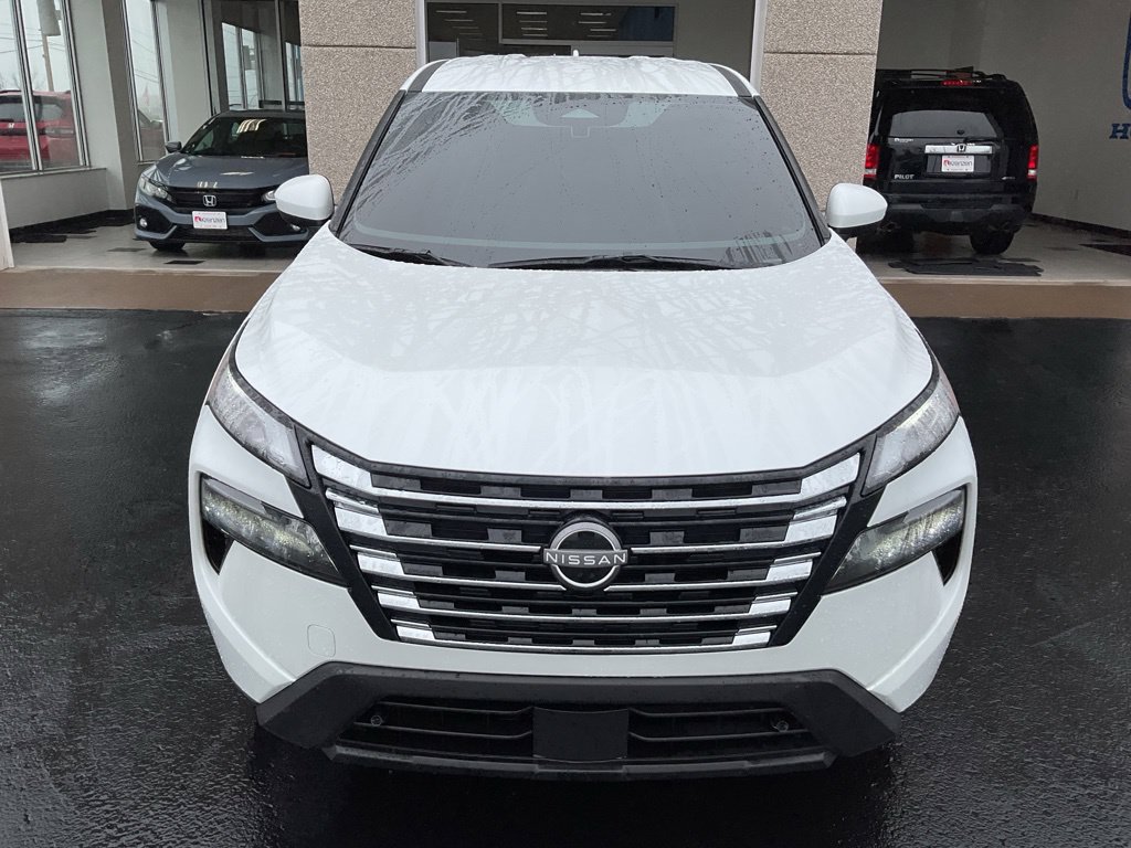 Used 2026 Nissan Rogue SV AWD/4WD image 2