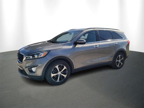 Used 2017 Kia Sorento EX image 2
