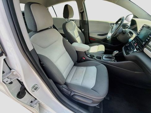Used 2020 Hyundai Ioniq SE FWD image 29