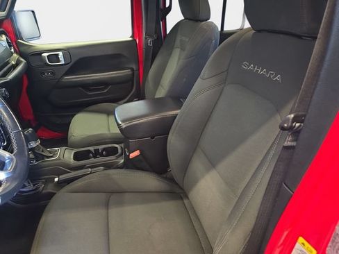 Used 2019 Jeep Wrangler Unlimited Sahara AWD/4WD image 17