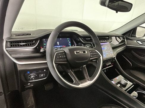 Used 2023 Jeep Grand Cherokee 4WD 4xe image 15