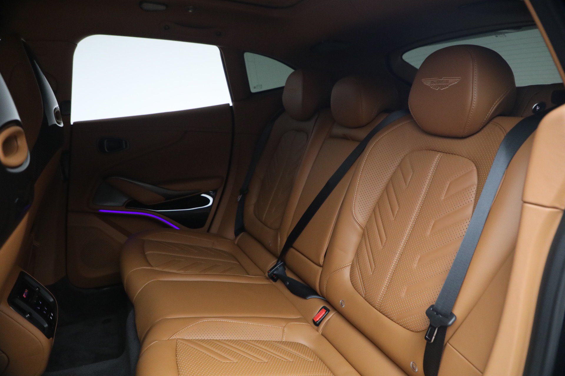 Used 2026 Aston Martin DBX S AWD/4WD image 18