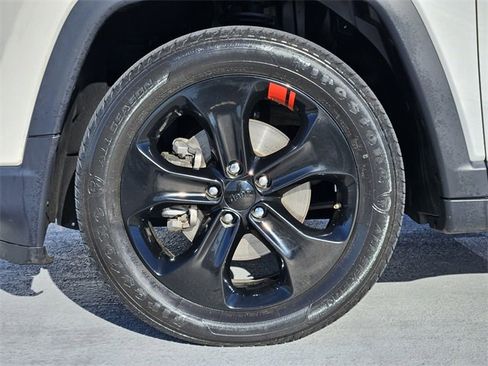 Used 2020 Jeep Compass Latitude image 10