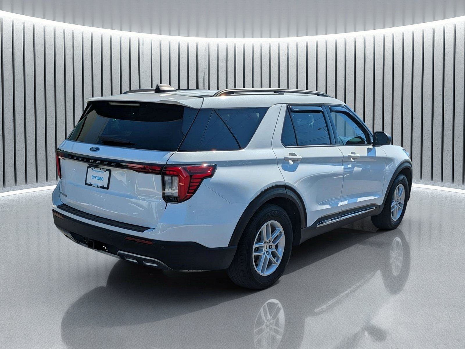 Used 2025 Ford Explorer Active w/ Active Comfort Package RWD image 5