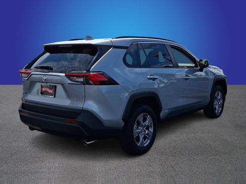 Used 2025 Toyota RAV4 LE AWD/4WD image 4