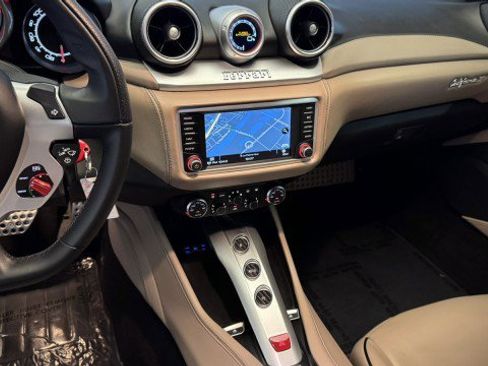 Used 2015 Ferrari California T image 5