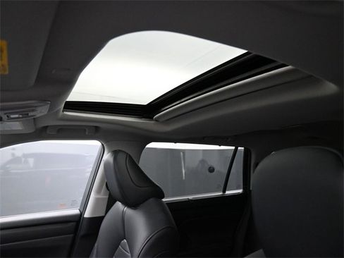 Used 2020 Toyota Highlander XLE image 22
