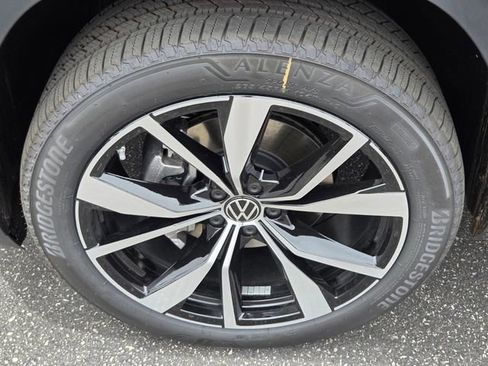New 2026 Volkswagen Atlas Cross Sport SEL Premium R-Line image 5