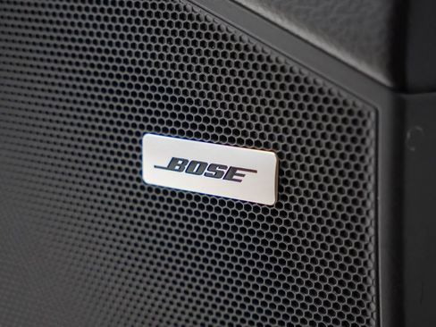 Certified 2023 Porsche Cayenne Platinum Edition image 17