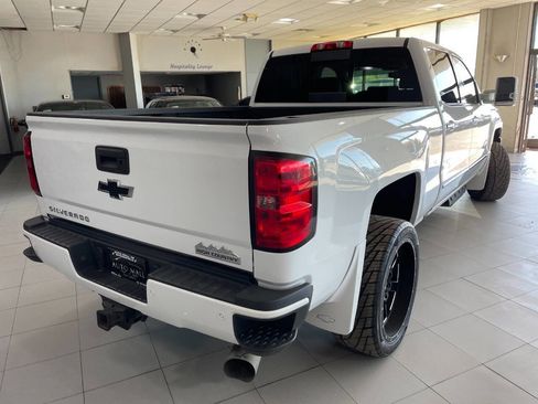 Used 2019 Chevrolet Silverado 2500 High Country image 8