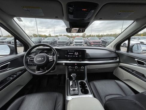 Certified 2023 Kia Carnival LX image 23