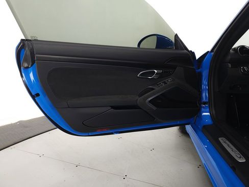 Used 2022 Porsche 718 Cayman GTS RWD image 5