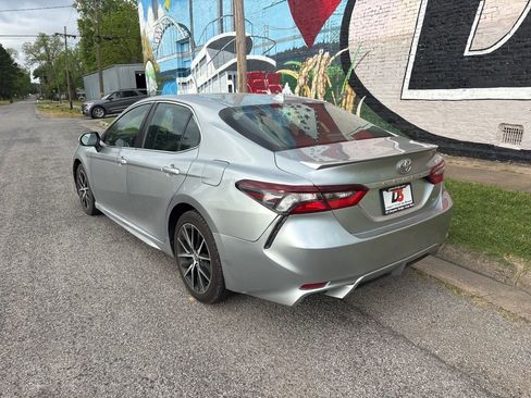 Used 2023 Toyota Camry SE FWD image 5