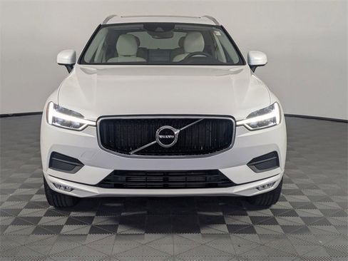 Used 2021 Volvo XC60 T5 Momentum w/ Protection Package Premier image 3