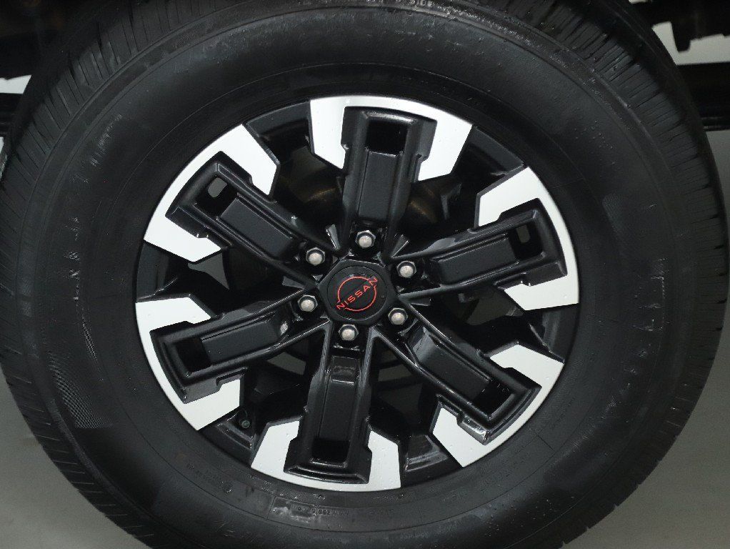 Used 2022 Nissan Frontier PRO-4X w/ Technology Package AWD/4WD image 14
