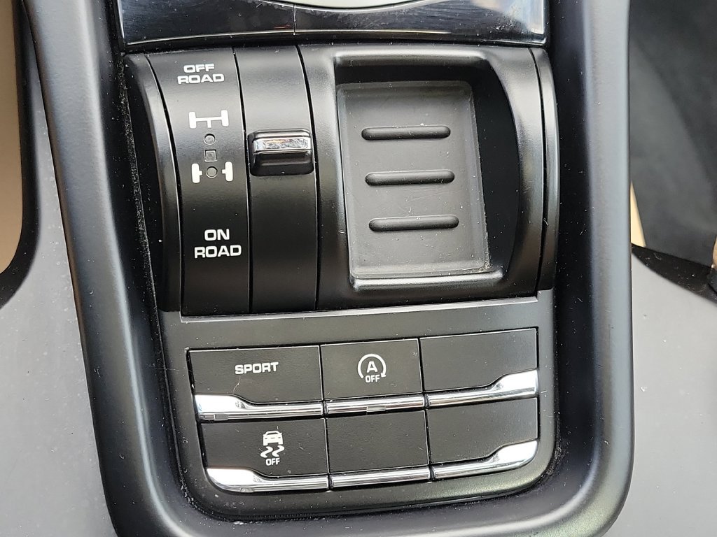 Used 2018 Porsche Cayenne Platinum Edition w/ Premium Package AWD/4WD image 35
