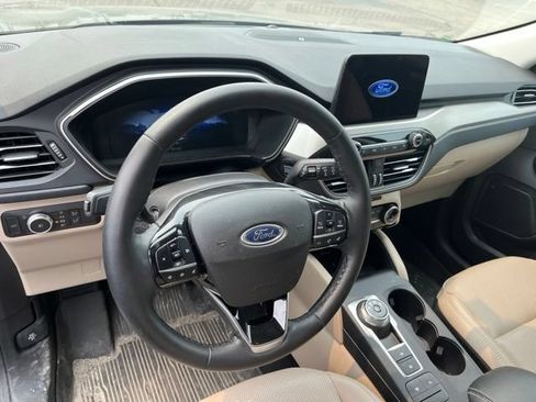 Used 2022 Ford Escape SEL w/ Technology Package AWD/4WD image 9