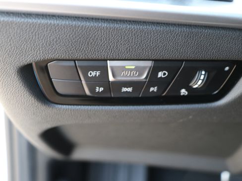 Certified 2025 BMW 330i Sedan w/ M Sport Package image 25