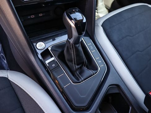 New 2025 Volkswagen Taos SE FWD image 20