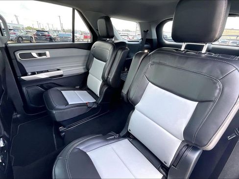 Used 2023 Ford Explorer XLT w/ Equipment Group 202A RWD image 19