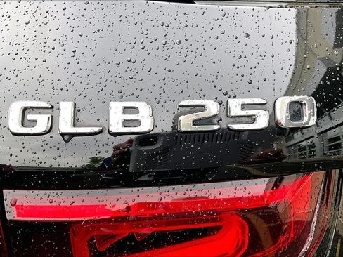 Certified 2022 Mercedes-Benz GLB 250 4MATIC image 33