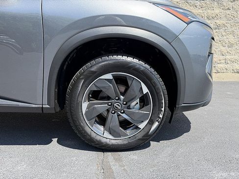 Used 2024 Nissan Rogue SV AWD/4WD image 7