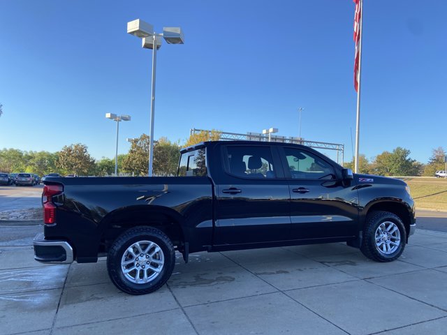 Used 2023 Chevrolet Silverado 1500 LT w/ Z71 Off-Road Package AWD/4WD image 12