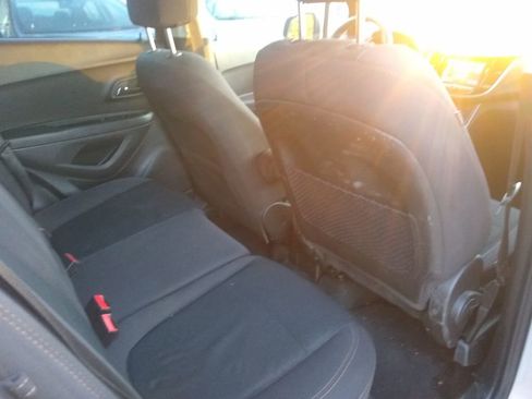 Used 2018 Chevrolet Trax LS image 29