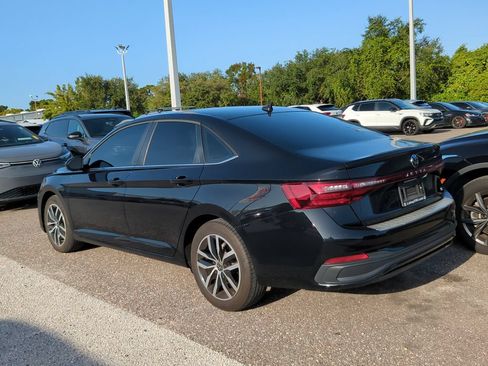 Certified 2025 Volkswagen Jetta SE FWD image 3